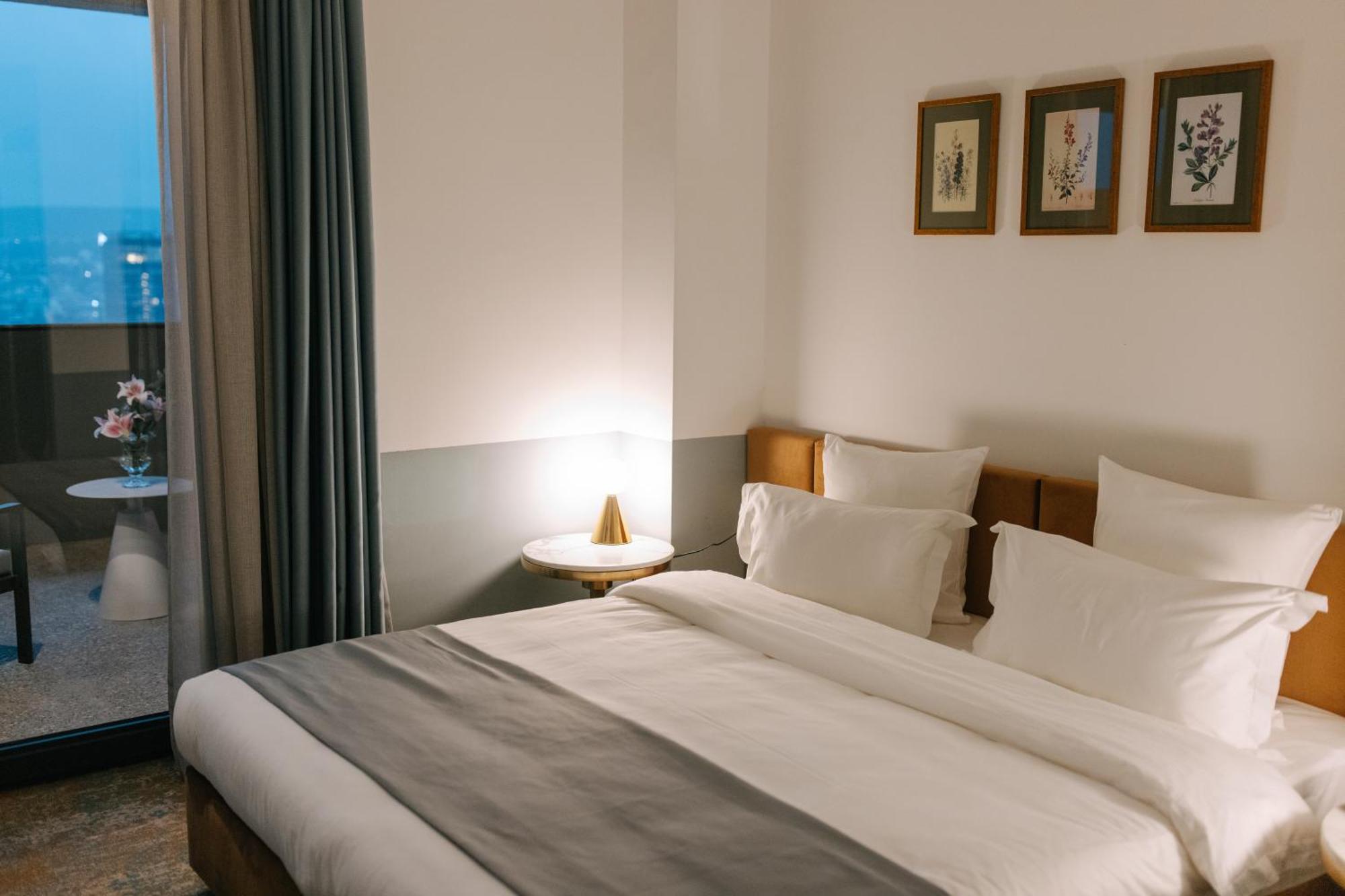 Castor & Pollux Hotel Tbilisi ภายนอก รูปภาพ