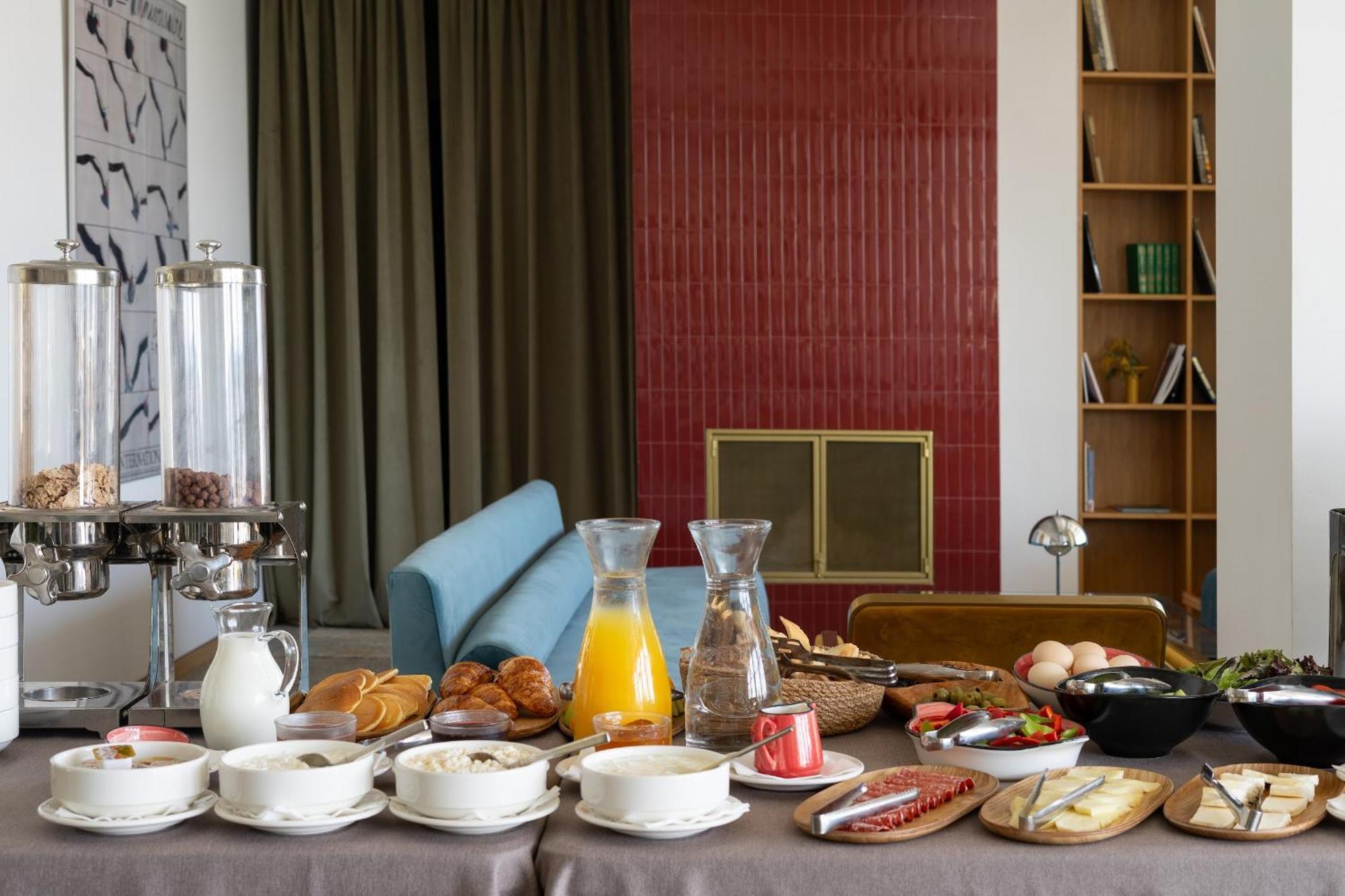 Castor & Pollux Hotel Tbilisi ภายนอก รูปภาพ