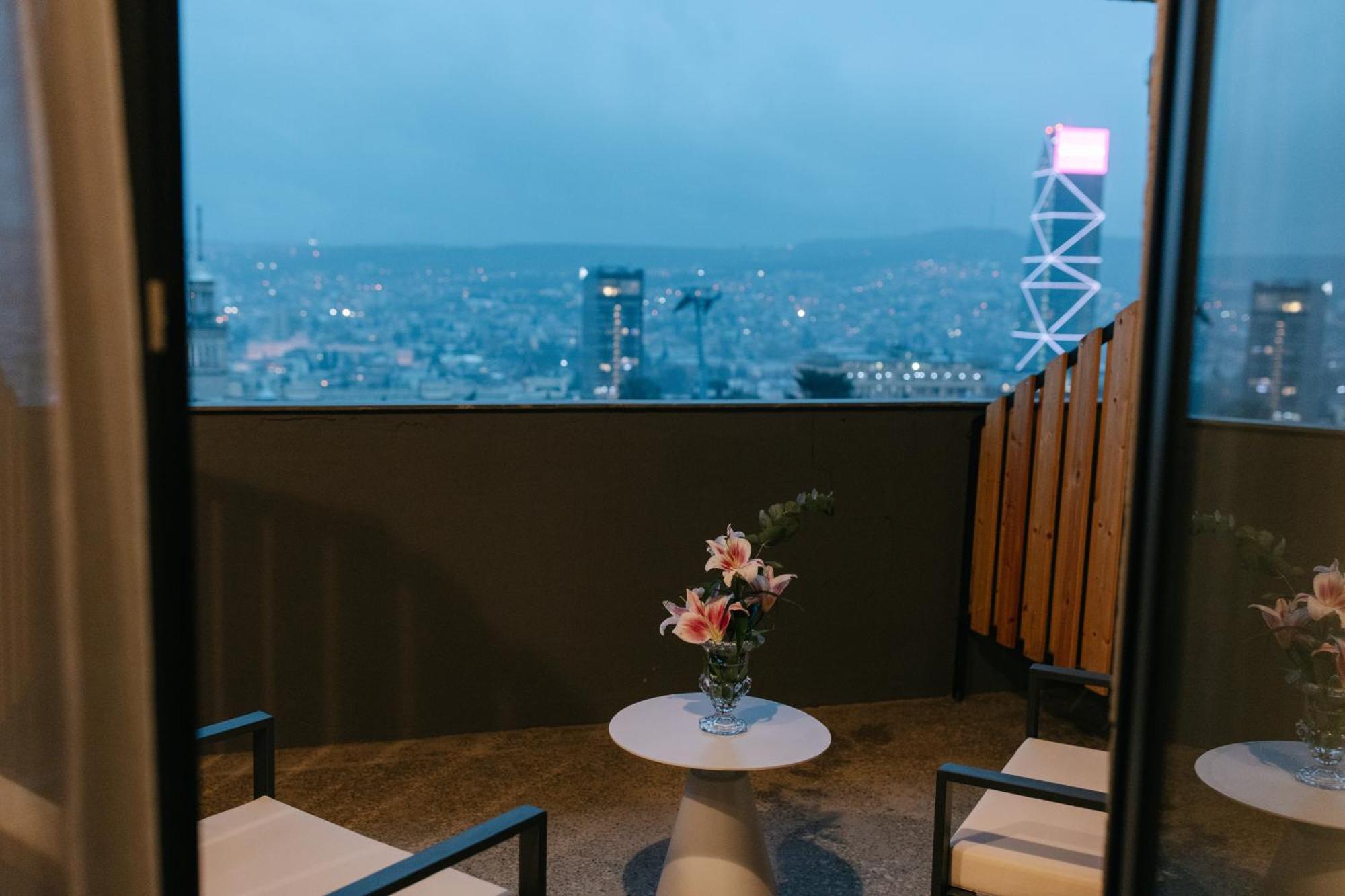 Castor & Pollux Hotel Tbilisi ภายนอก รูปภาพ