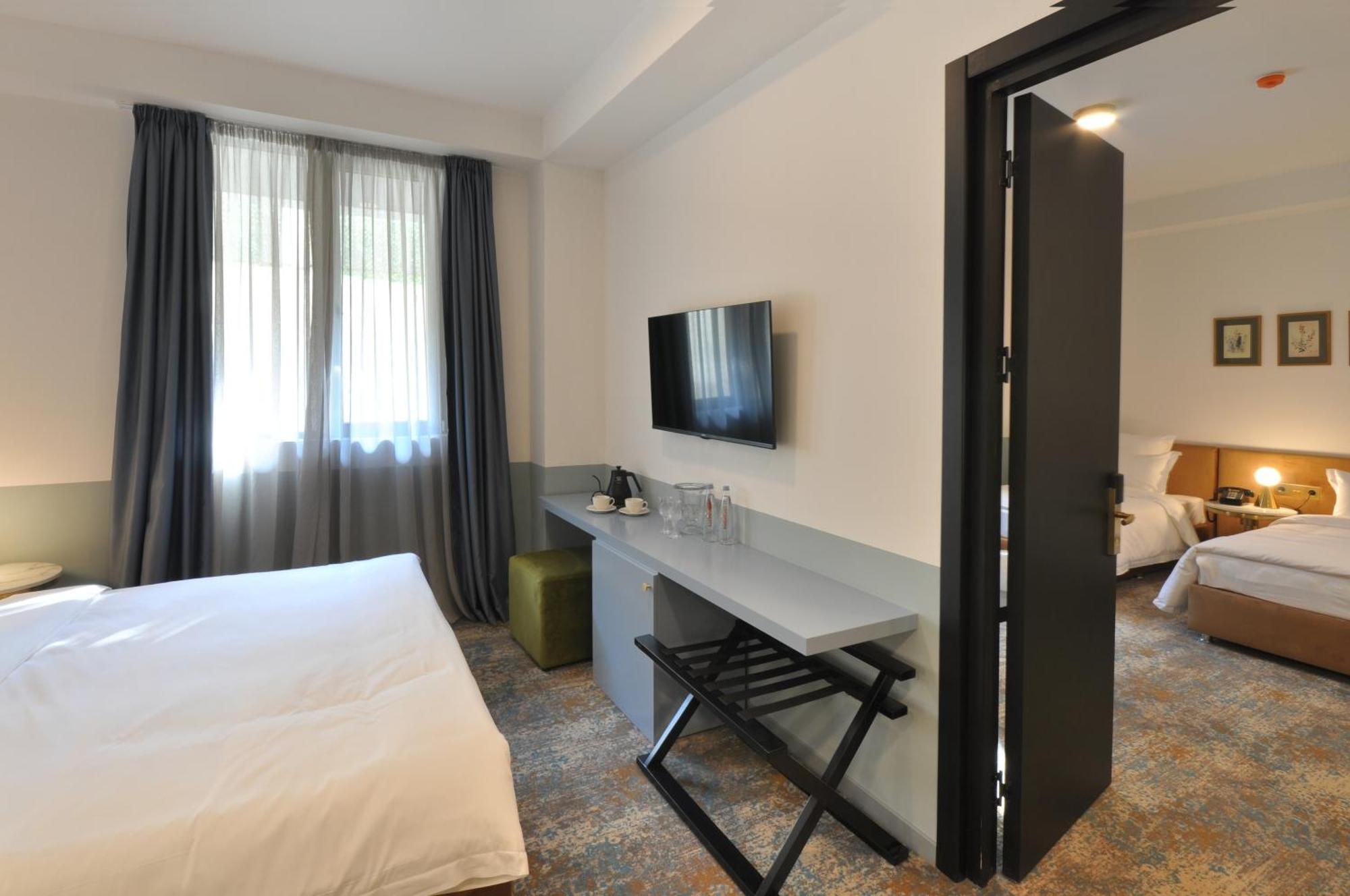 Castor & Pollux Hotel Tbilisi ภายนอก รูปภาพ